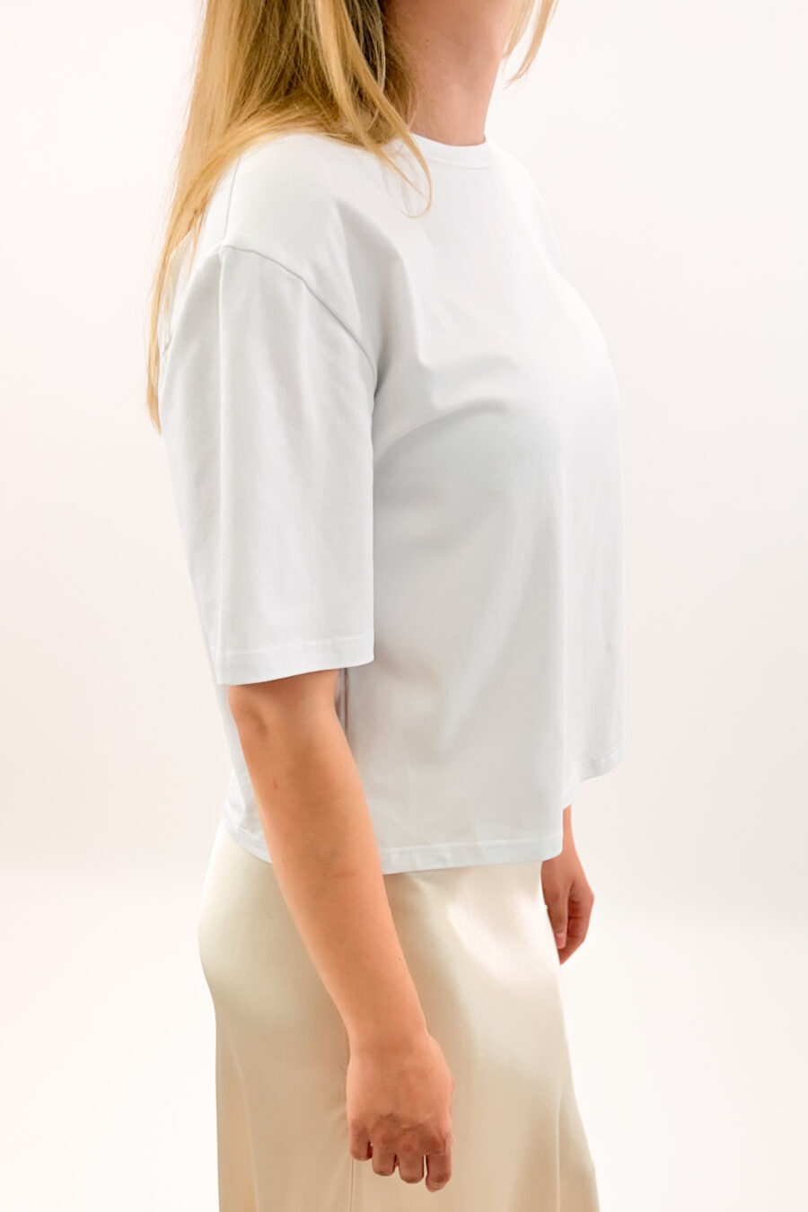 T-Shirt Stella z poduszkami w ramionach - obrazek 2