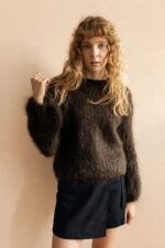 Sweter damski z moherem Mellow czekoladowy - obrazek 3