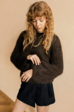 Sweter damski z moherem Mellow czekoladowy