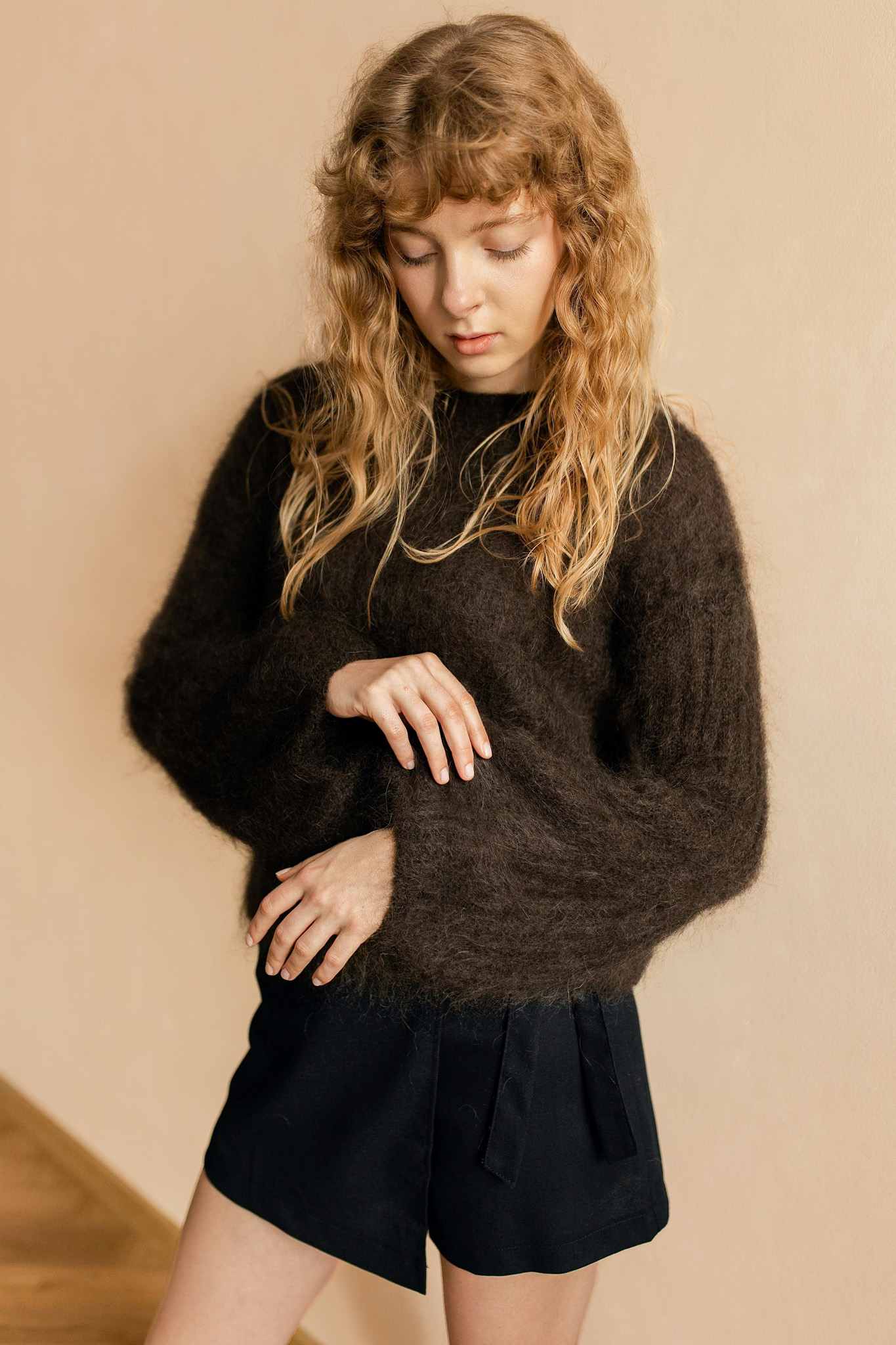 mellow Sweter damski z moherem Mellow czekoladowy - obrazek 1