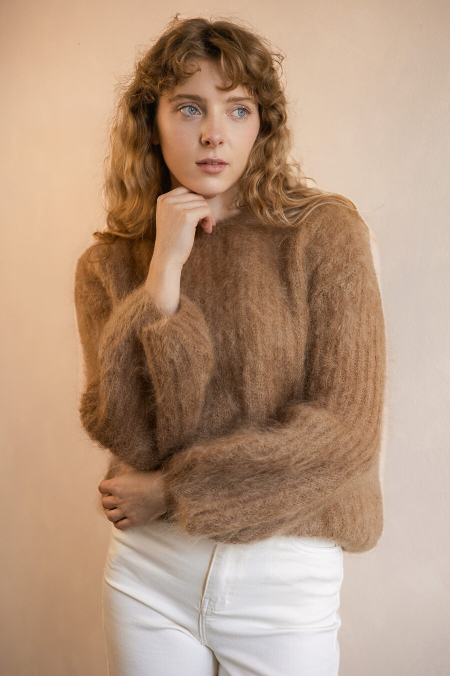 Sweter damski z moherem Mellow camel - obrazek 4