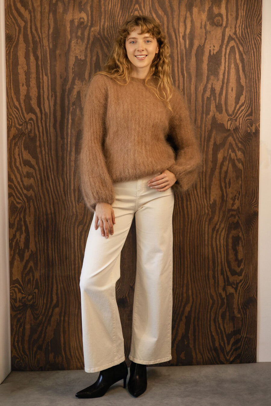Sweter damski z moherem Mellow camel - obrazek 2